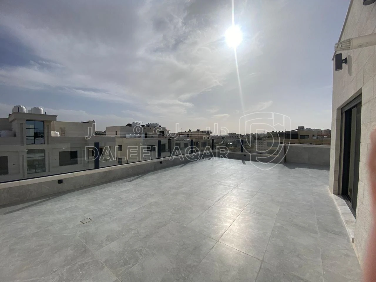 شقة في شقة للبيع طريق المطار الحويطي - 260,000 دأ - صورة 1